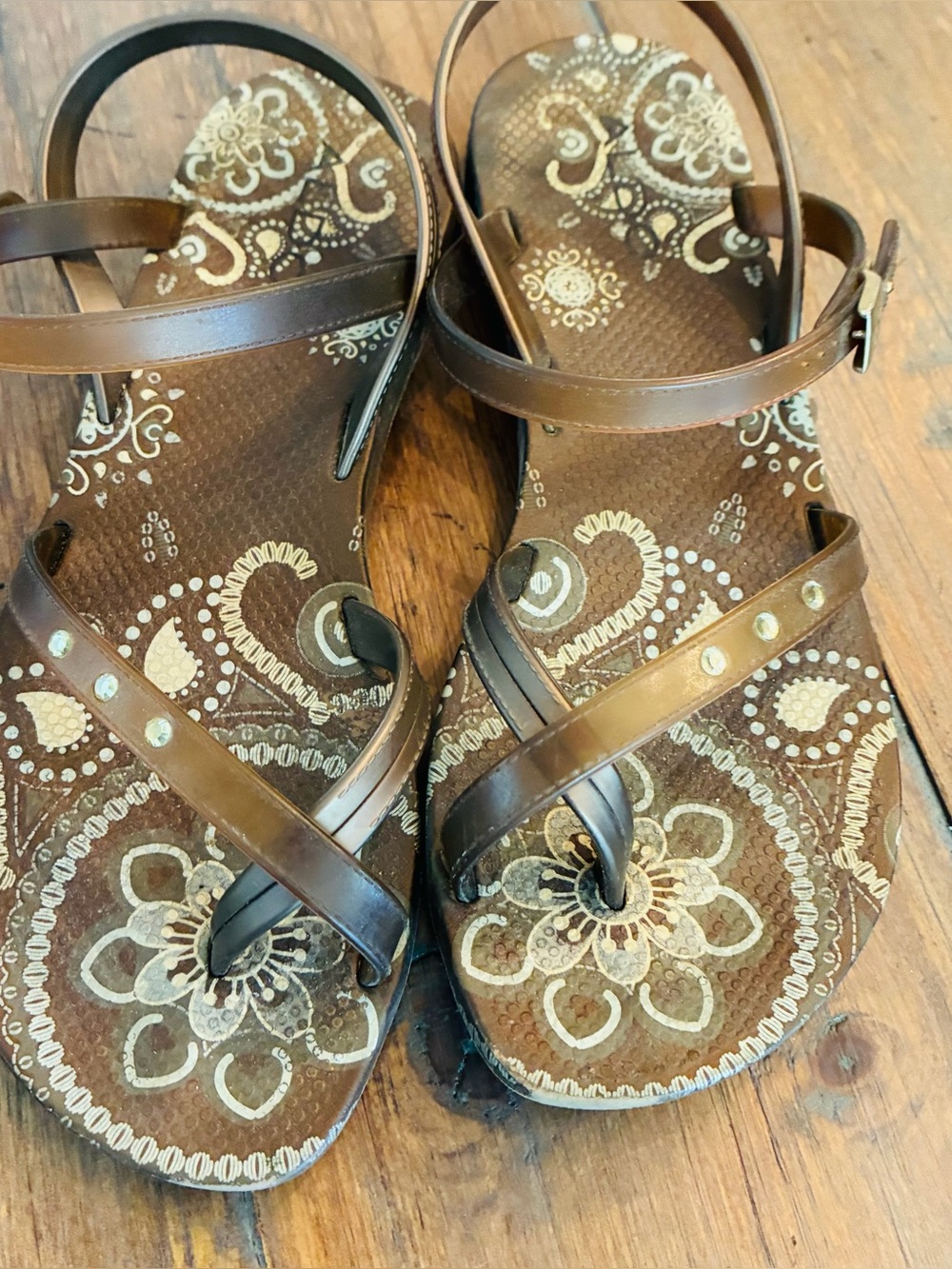 Also vintage Y2K sandals. Size 5